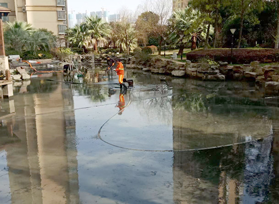 南岔景观池淤泥清理