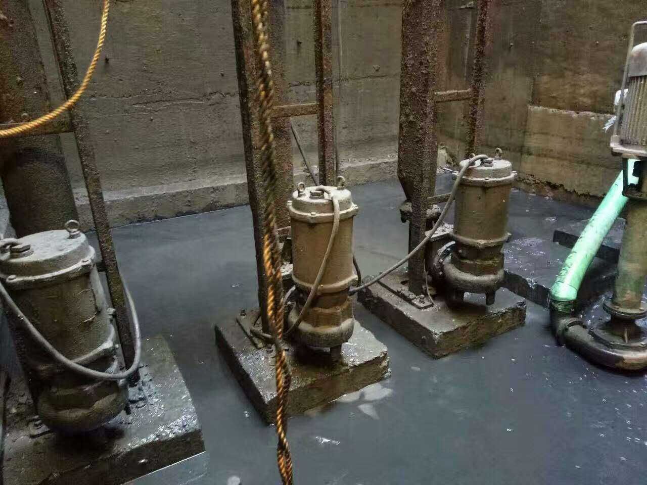 南岔污水池清理