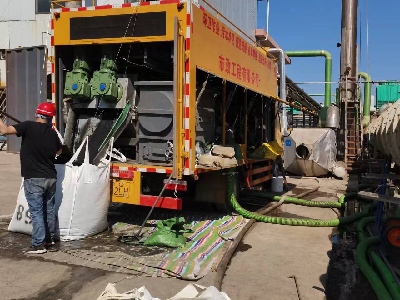 南岔淤泥压干处理